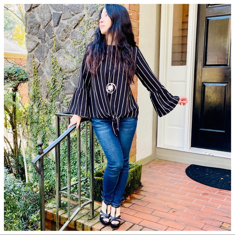 ✨LAST ONE✨Chic bell sleeves black stripes top - Picture 6 of 9